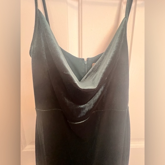 Taylor emerald green velvet dress - Picture 5 of 5